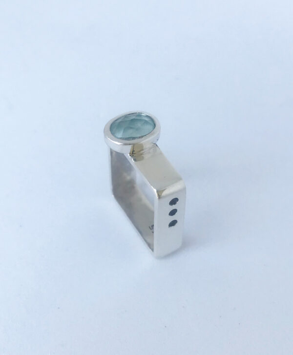Anillo cuadrado aguamarina corte rosa